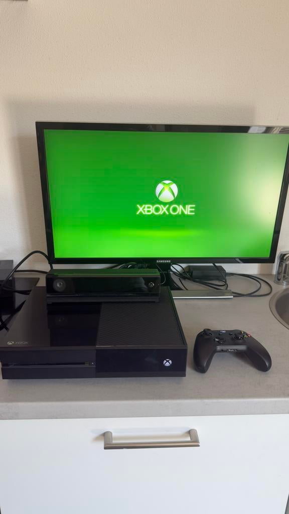 Xbox One met Kinect en controller en doos, Spelcomputers en Games, Spelcomputers | Xbox One, Ophalen of Verzenden, Gebruikt