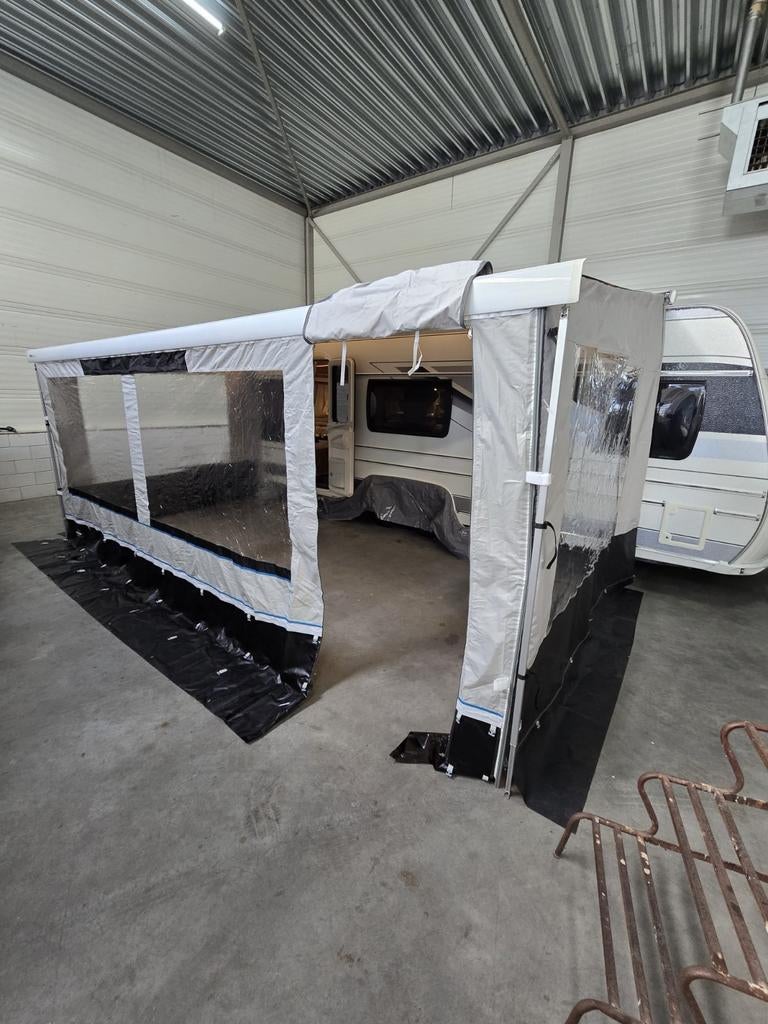 Voortent voor aan luifel vast  ( nieuw ), Ophalen, Nieuw