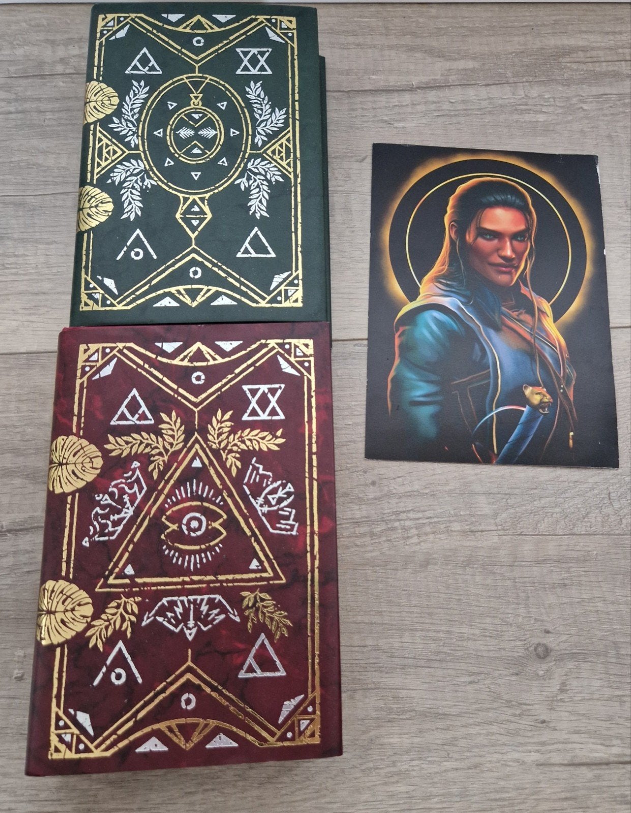 Fairyloot boeken witches steeped in gold empress crowned red, Ophalen of Verzenden, Zo goed als nieuw