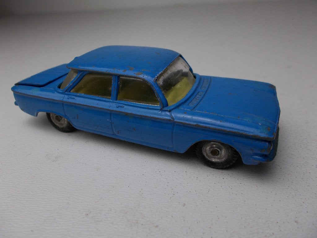 1960 Corgi Toys 229 CHEVROLET CORVAIR (Opknapper) -C-.