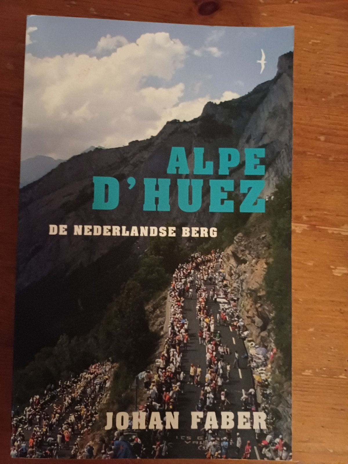 Alpe d'Huez: De Nederlandse berg - Johan Faber (2007), Ophalen of Verzenden, Zo goed als nieuw, Lopen en Fietsen
