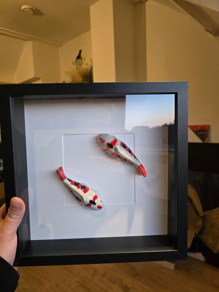 Handgemaakte Porseleinen Koi's in Diepe Fotolijst, Antiek en Kunst, Ophalen of Verzenden