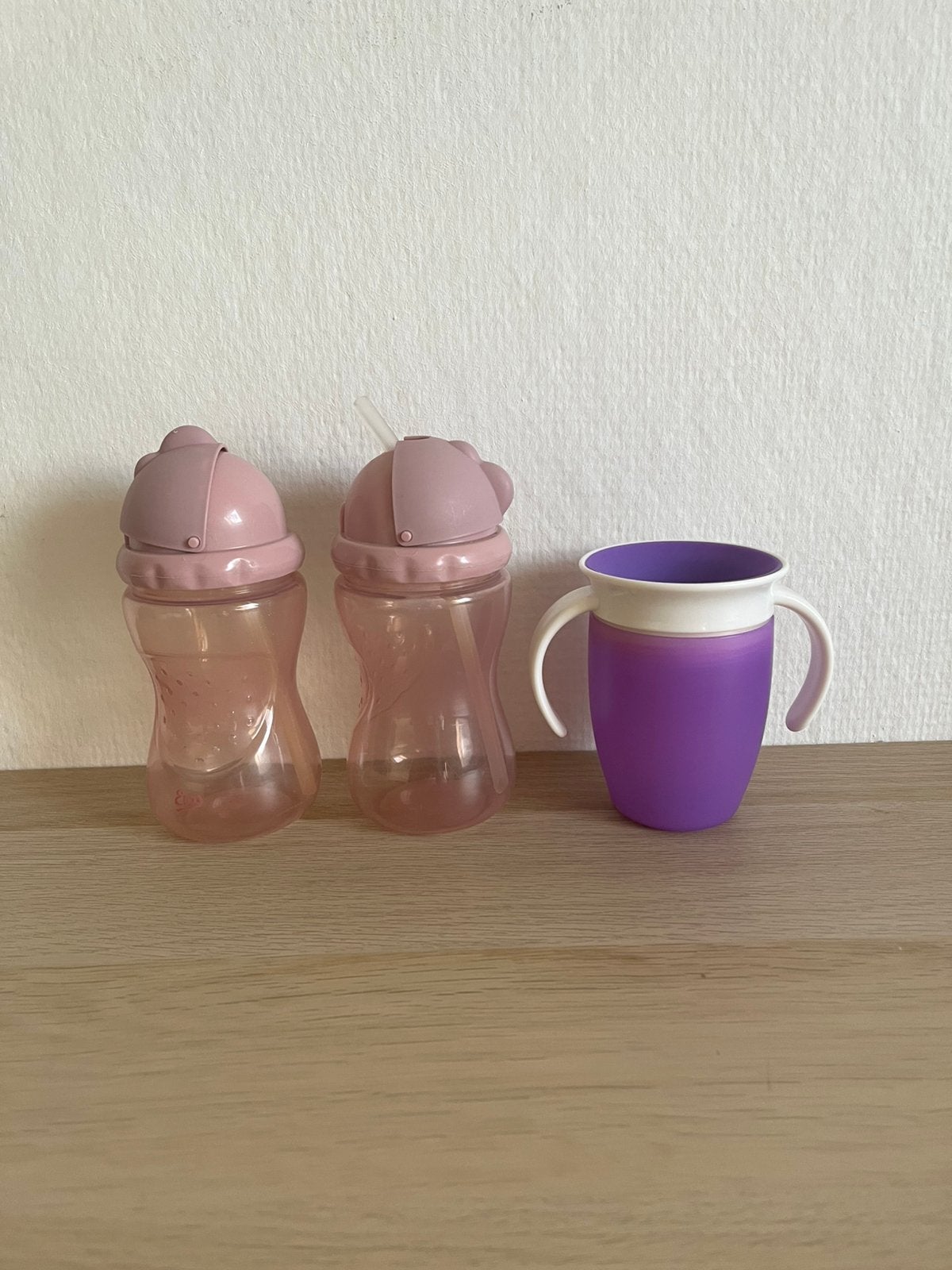 1 munchkin beker en 2 met rietje. Amper gebruikt.3 voor€3,00, Ophalen of Verzenden, Zo goed als nieuw, Drinkbeker