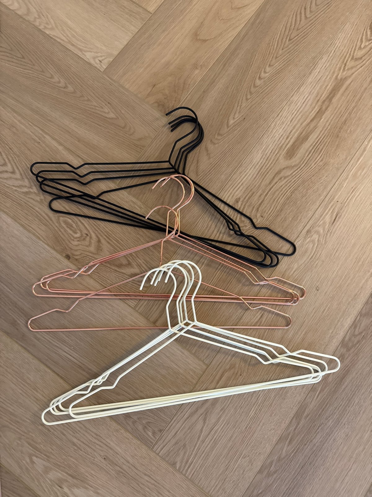 Kledinghangers - Set van 13 stuks (zwart, koper, wit), Ophalen, Zo goed als nieuw, Metaal, Kinderen en Volwassenen