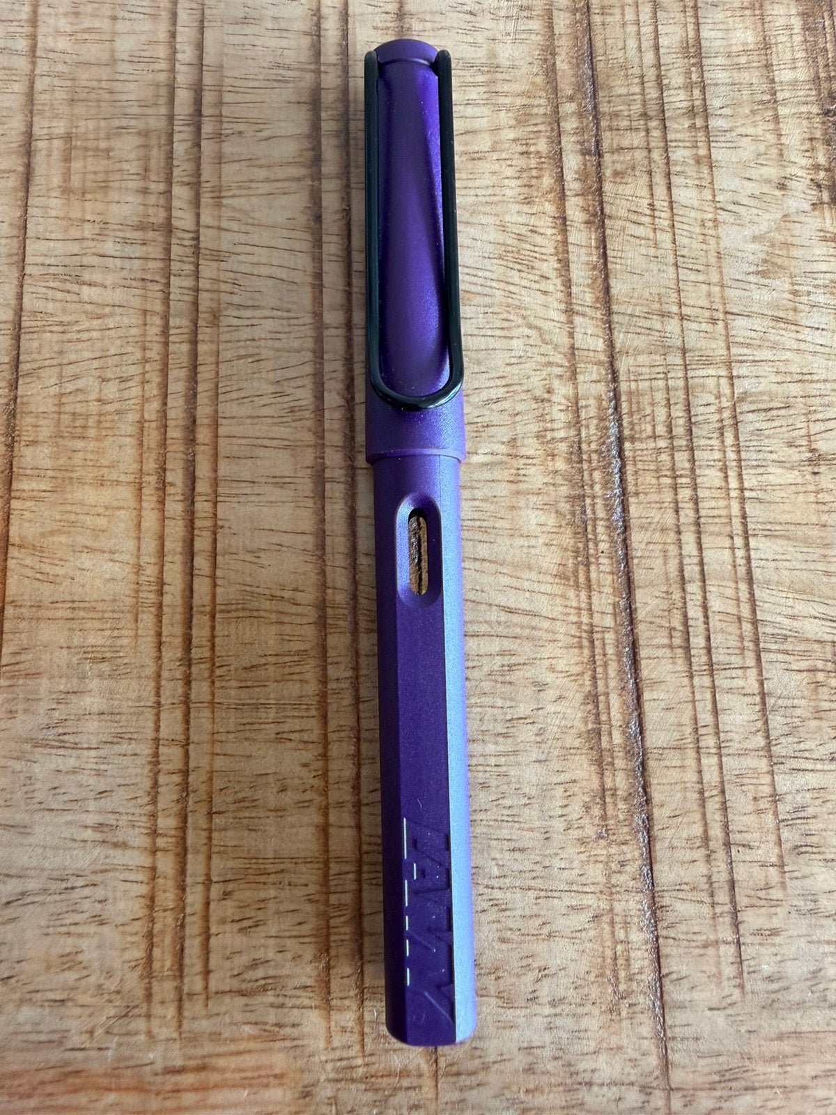 Lamy Safari dark Lilac special edition vulpen (2016), Verzamelen, Pennenverzamelingen, Ophalen of Verzenden, Zo goed als nieuw
