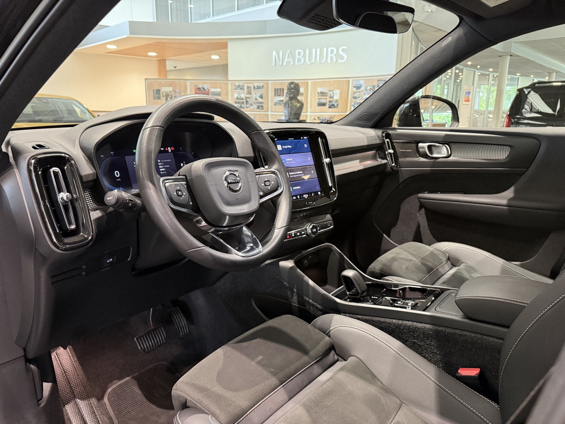 Volvo XC40 2.0 B3 Plus Dark, Facelift, 19inch, Harman/Kardon, 12 maanden, Gebruikt, Euro 6, 4 cilinders