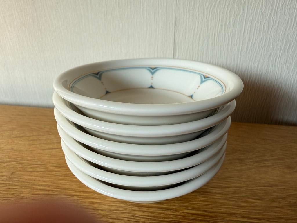 6 Villeroy & Boch porseleinen schaaltjes met blauwe rand, Ophalen of Verzenden, Effen, Porselein, Schaal of Schalen