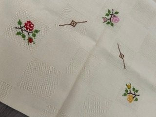 tafelkleed met geborduurde bloem, 180 cm, Gebruikt, Handgemaakt, Ophalen of Verzenden