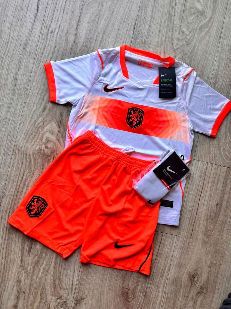 Nieuw Nederlands elftal uit 140 shirt,broek en gratis sok, Ophalen of Verzenden, Nieuw