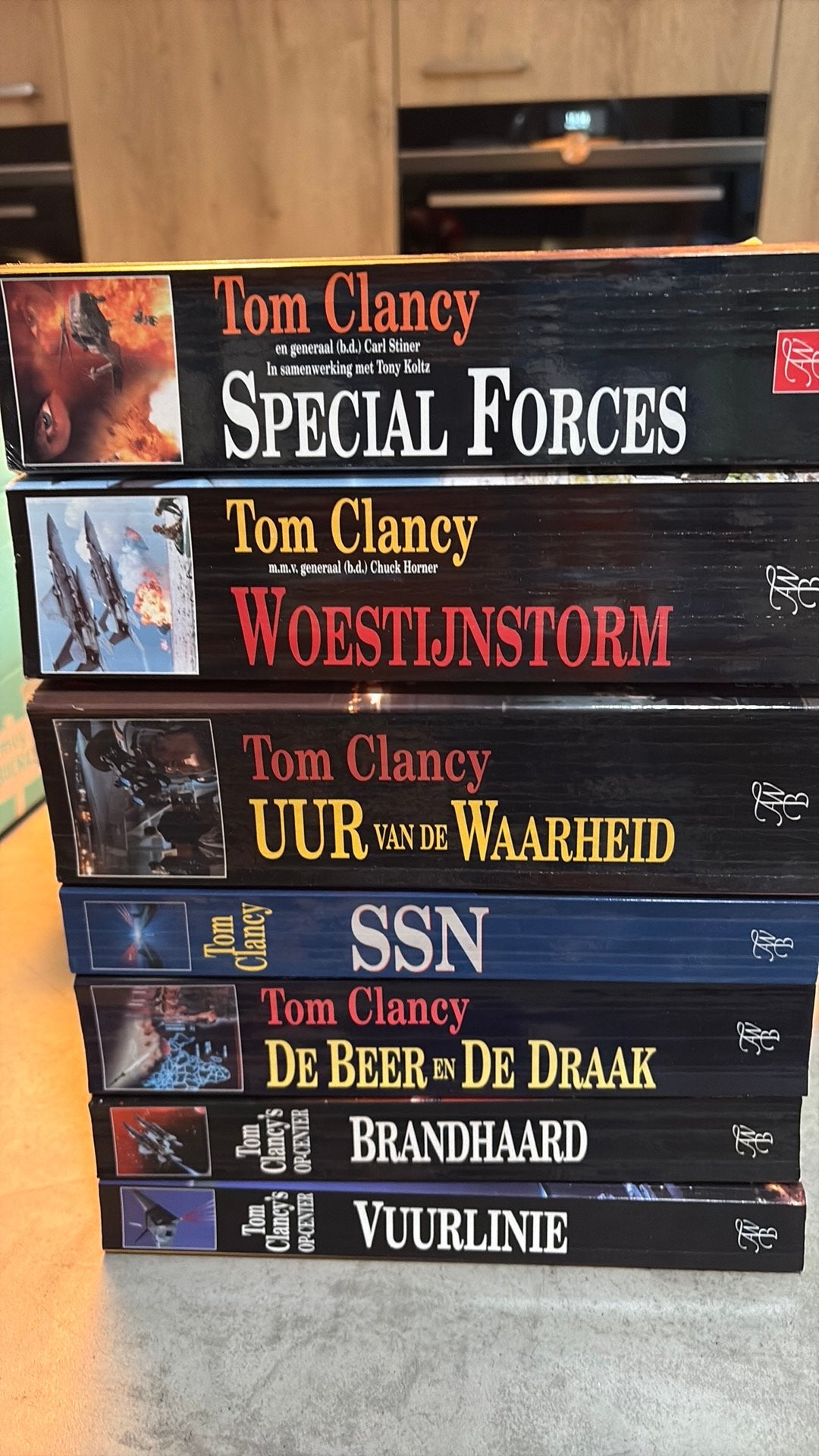 7x Tom Clancy, Boeken, Ophalen of Verzenden, Overige onderwerpen, Tweede Wereldoorlog, Gelezen