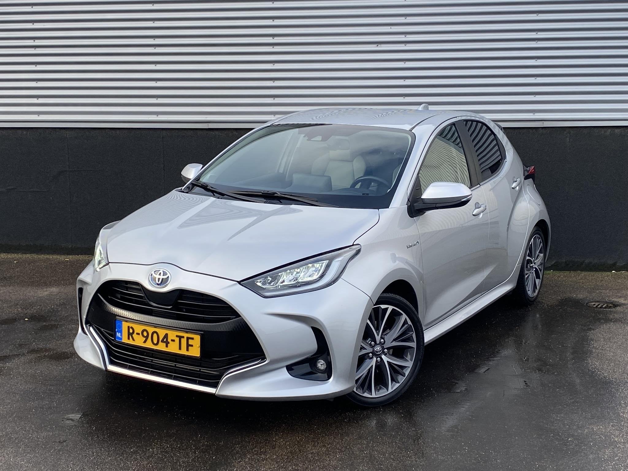 Toyota Yaris 1.5 Hybrid Launch Edition Navigatie APple CarPl, Auto's, 450 kg, Gebruikt, Euro 6, 49 €/maand