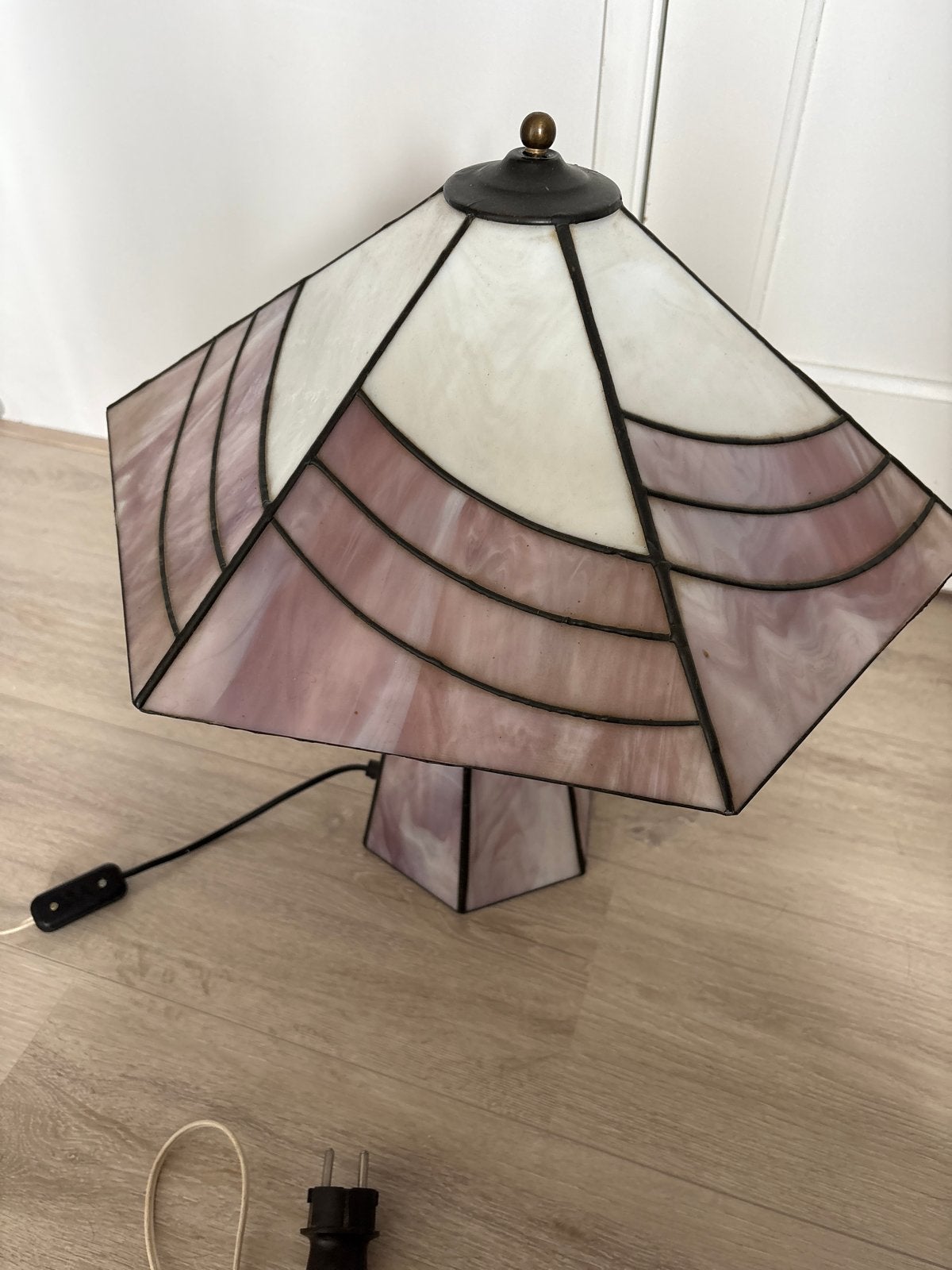 Vintage Tiffany Stijl Tafellamp - Roze/Wit Glas, Ophalen, Gebruikt, Tiffany lamp, Vintage