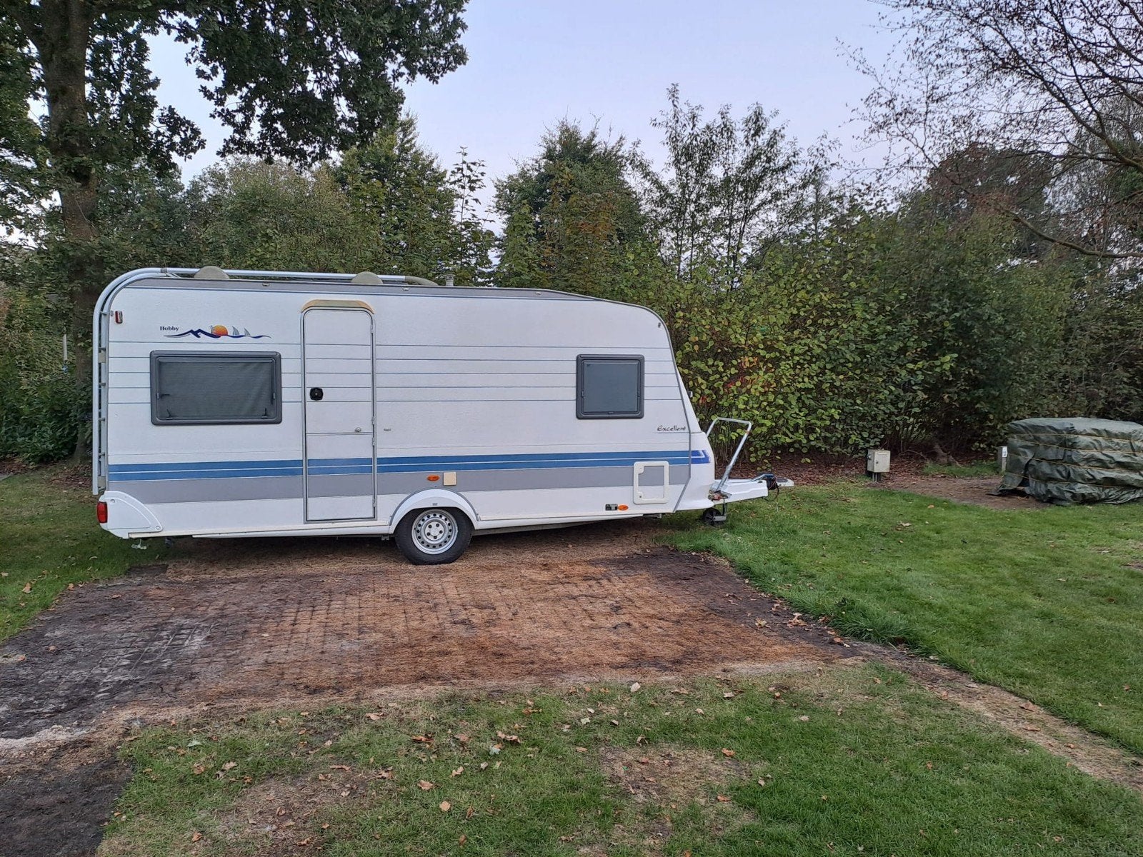 Hobby Excellent Easy Caravan met Voortent en Fietsenrek, Vast bed, Rondzit, Hobby, Particulier