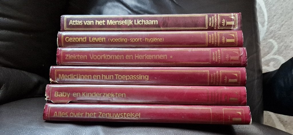 6 delige medische encyclopedie, Ophalen of Verzenden, Gelezen, Medisch