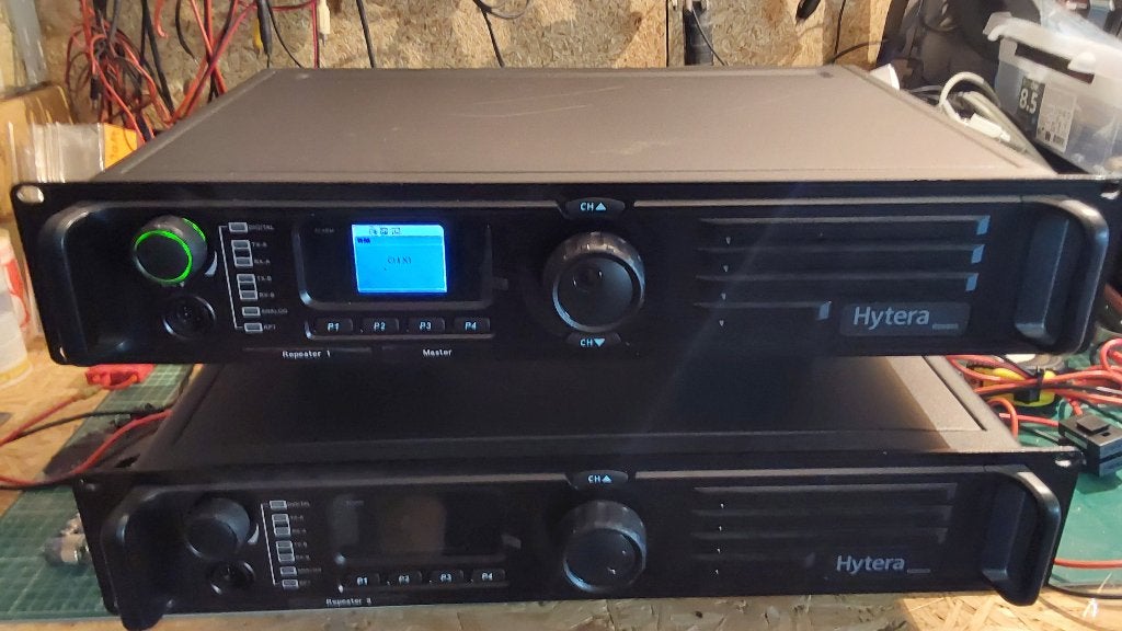 Hytera repeater RD985S UHF ANALOOG/DIGITAAL, Ophalen of Verzenden, Zo goed als nieuw, Zender en Ontvanger