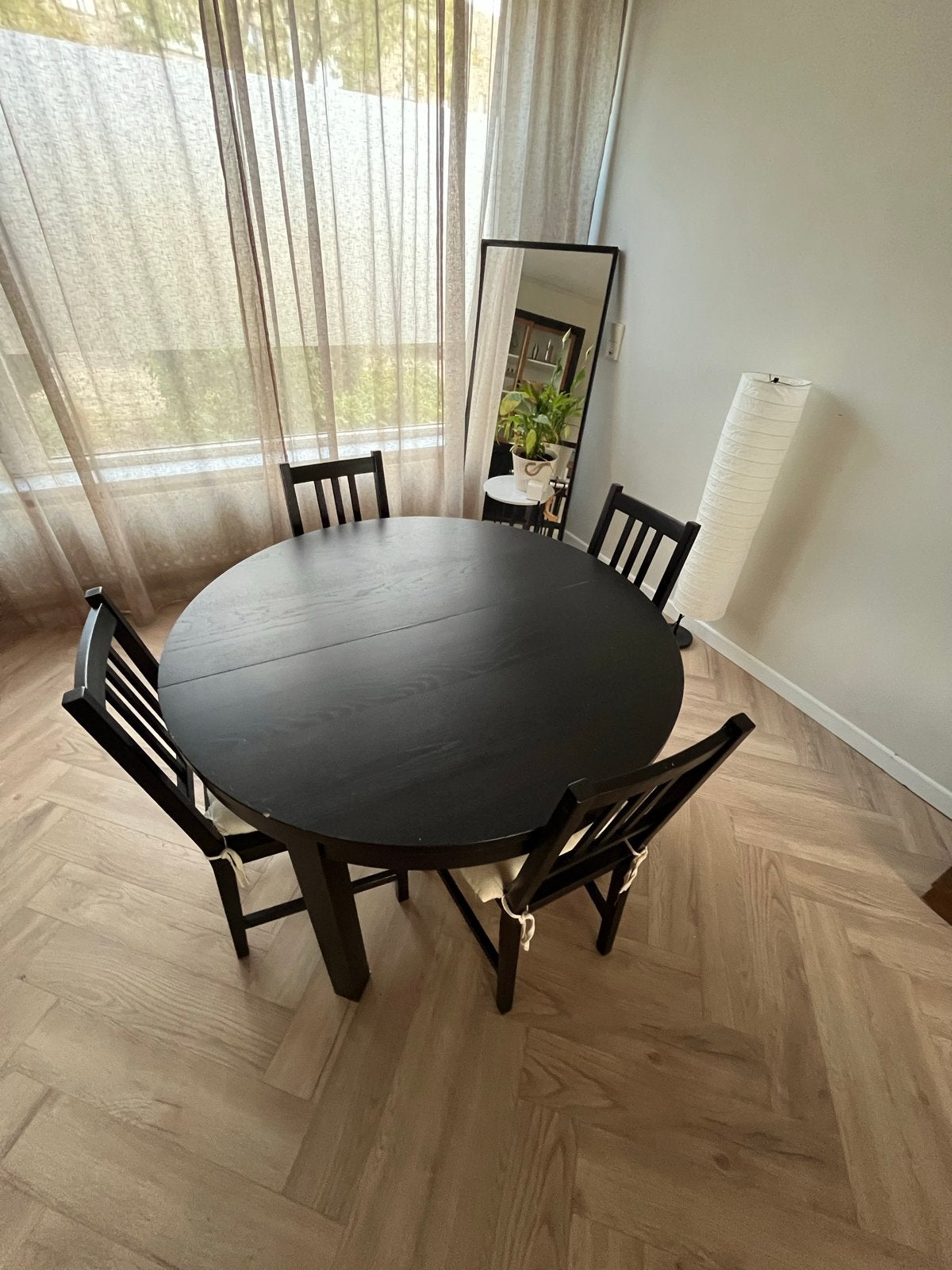 IKEA Uitschuifbare Eettafel met 4 Stoelen - Zwart, Huis en Inrichting, Ophalen, Gebruikt, 100 tot 150 cm, 50 tot 100 cm