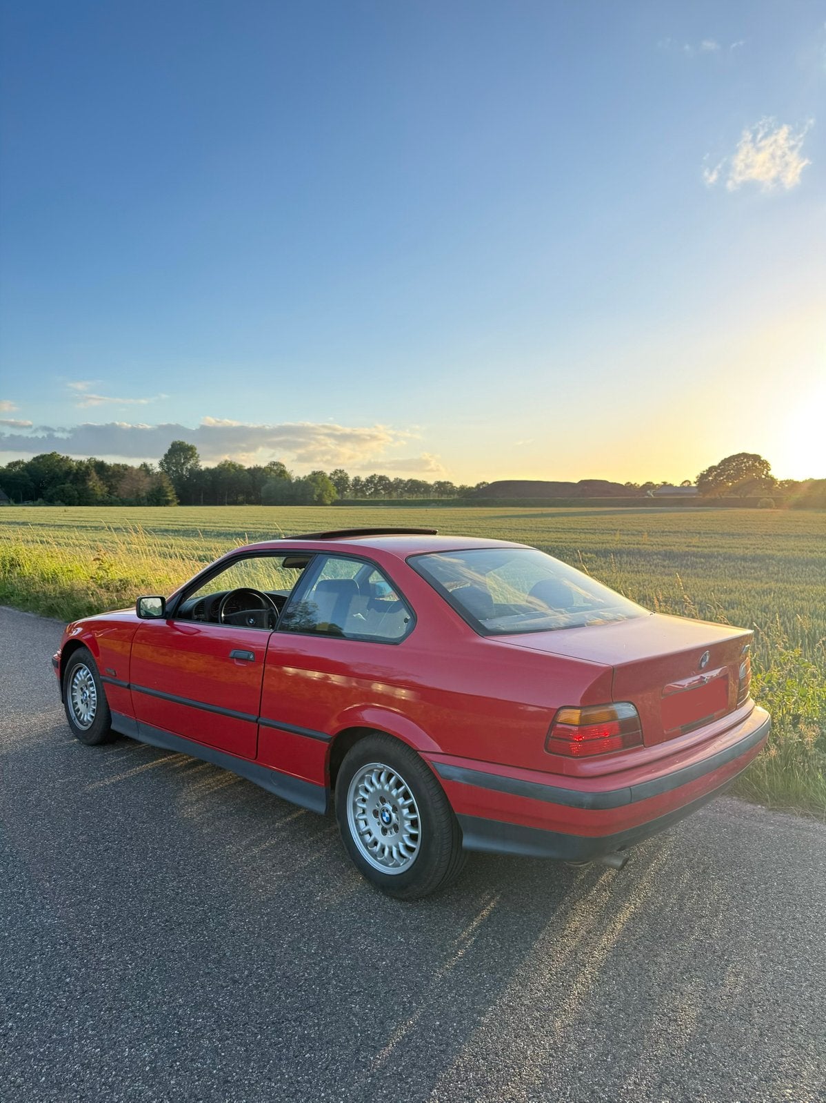 Bmw E36 coupe 316i   VEEL VENIEUWD!!!!!!!, Auto's, Achterwielaandrijving, 1600 cc, Leder en Stof, Open dak