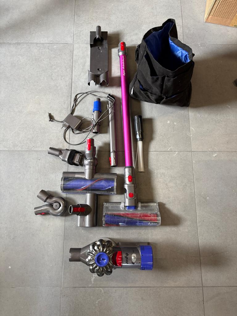 Dyson V8 Steelstofzuiger met diverse accessoires, Gebruikt, Draadloos, Ophalen of Verzenden, Dyson