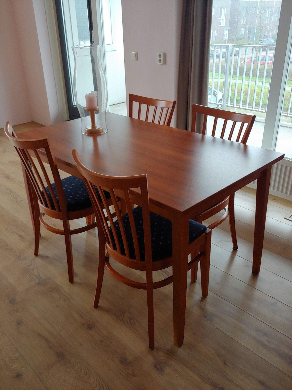 Nette Tafel met 4 stoelen., Ophalen, 100 tot 150 cm, 50 tot 100 cm, Zo goed als nieuw