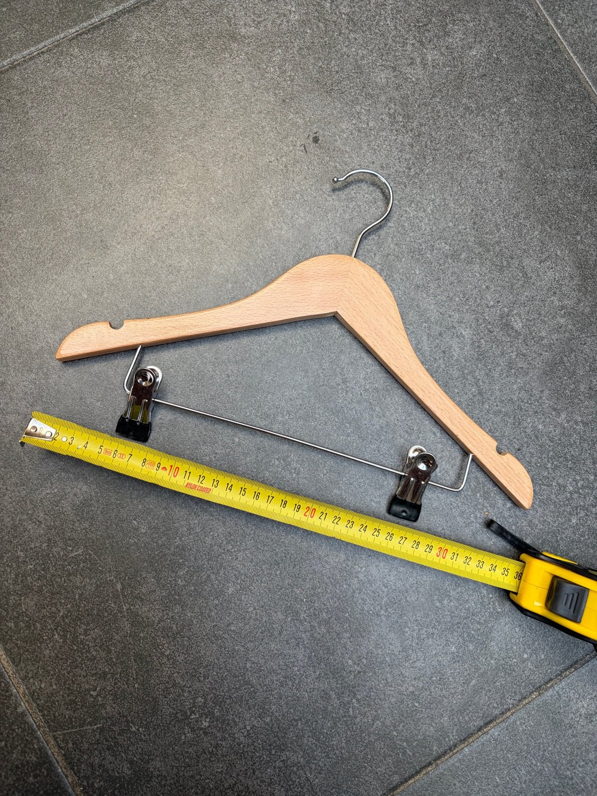 29 Houten kledinghangers met klemmen, Ophalen of Verzenden, Gebruikt, Hout, Kinderen