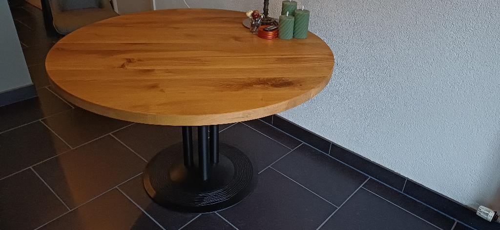 Massief eiken ronde eettafel, Huis en Inrichting, Tafels | Eettafels, Rond, Ophalen of Verzenden, Zo goed als nieuw, 100 tot 150 cm