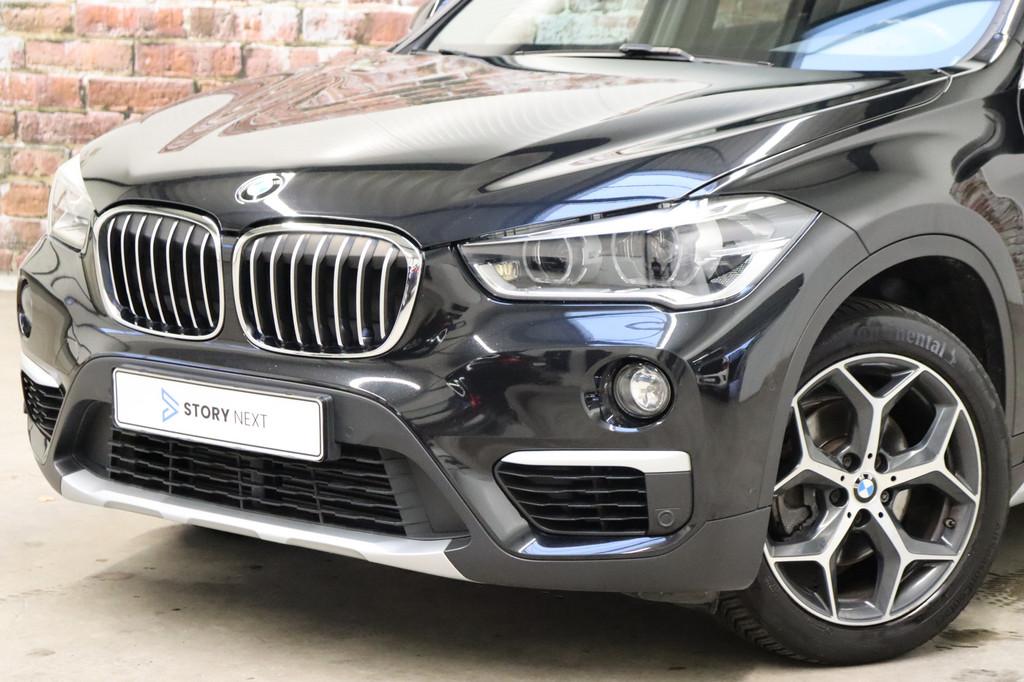 BMW X1 sDrive18i Executive xLine Automaat / Trekhaak / Parke, Gebruikt, Parkeersensor, Zwart, Leder