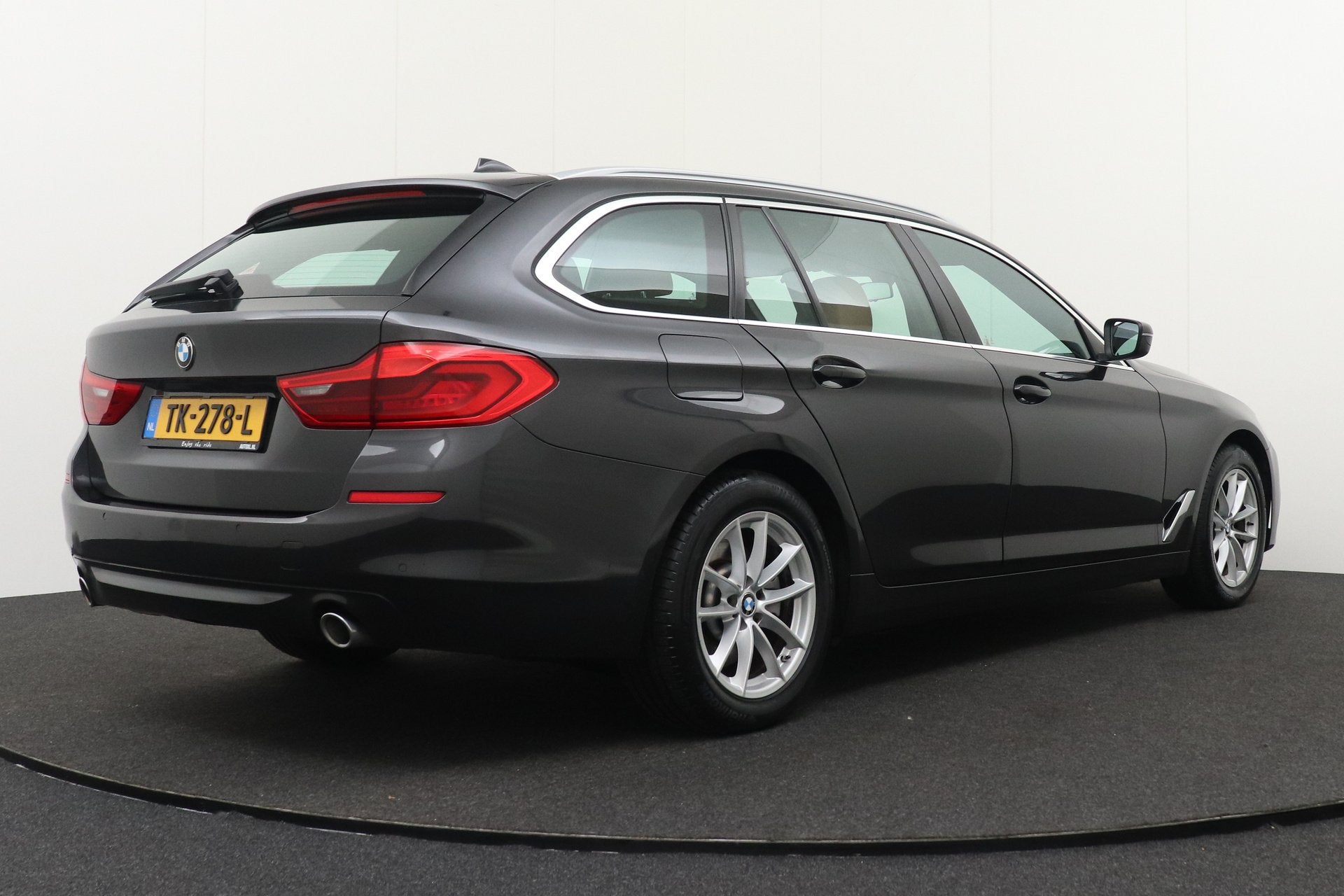 BMW 5 Serie Touring 520i 184 PK High.Exe Trekhaak Leder Elek, Auto's, Automaat, Achterwielaandrijving, Euro 6, 2000 kg