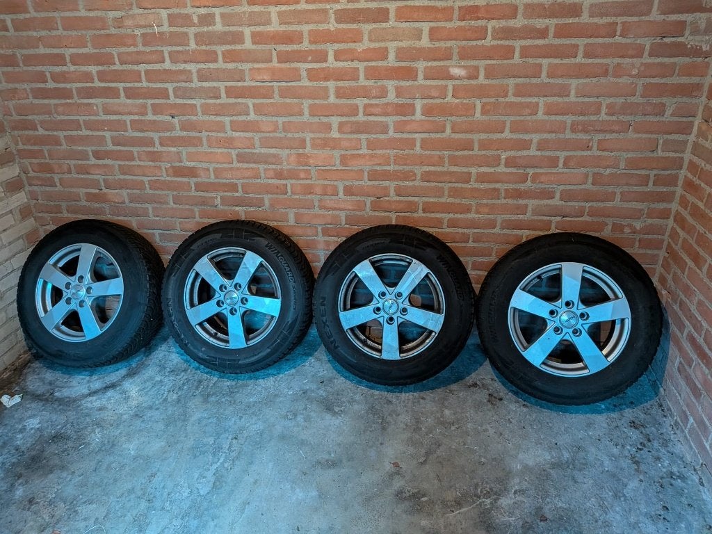 Nette winterbanden op stalen velg (o.a. Dacia Duster), Auto-onderdelen, Banden en Velgen, Ophalen, 16 inch, Banden en Velgen, Winterbanden