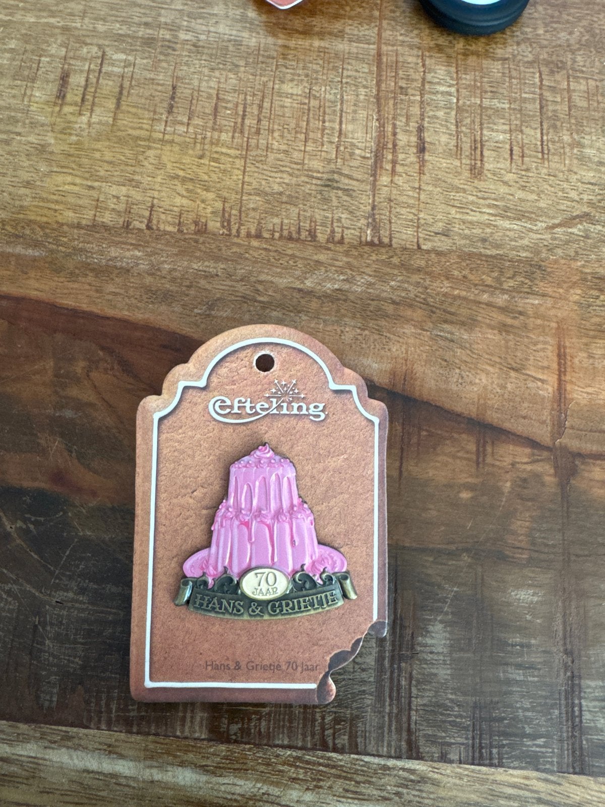 Efteling Hans & Grietje 70 jaar pin, Verzamelen, Ophalen of Verzenden, Nieuw, Button of Speldje