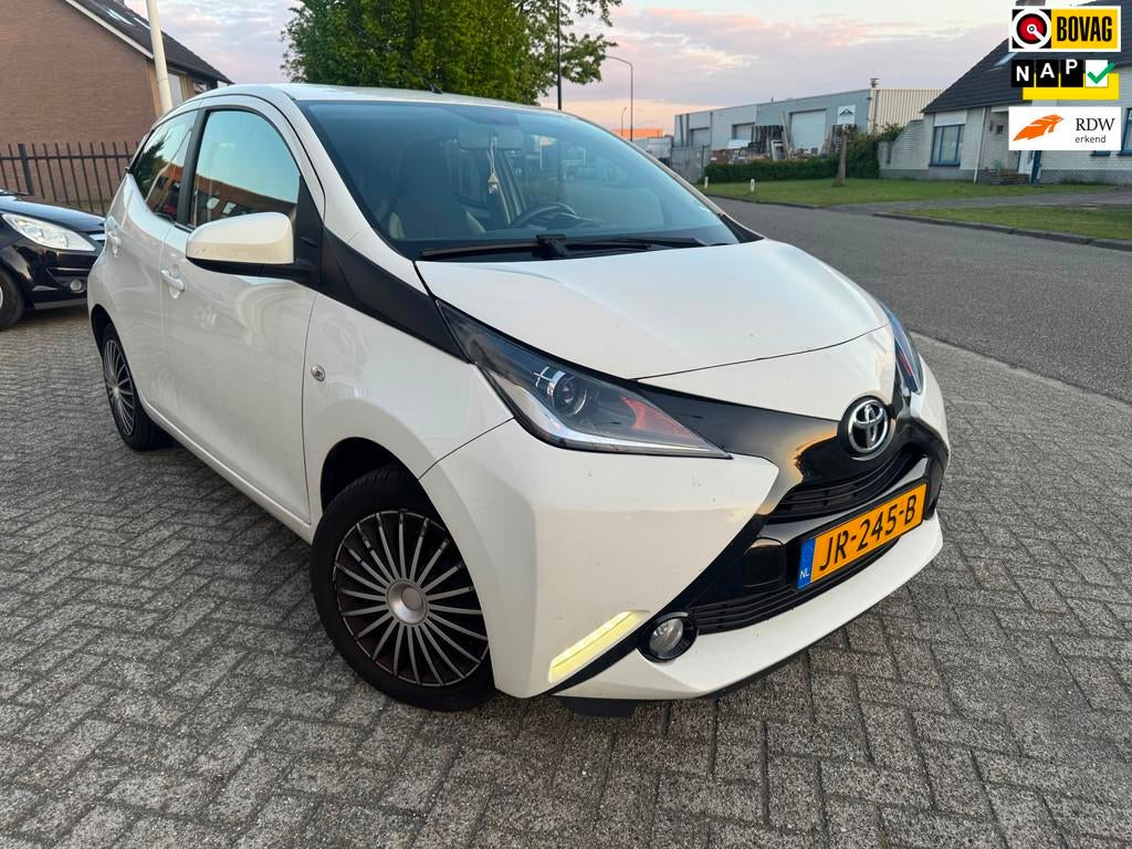 Toyota Aygo 1.0 VVT-i x-play Camera, Led, Cruise, Auto's, Toyota, Bedrijf, Te koop, Aygo, ABS, Achteruitrijcamera, Airbags, Airconditioning