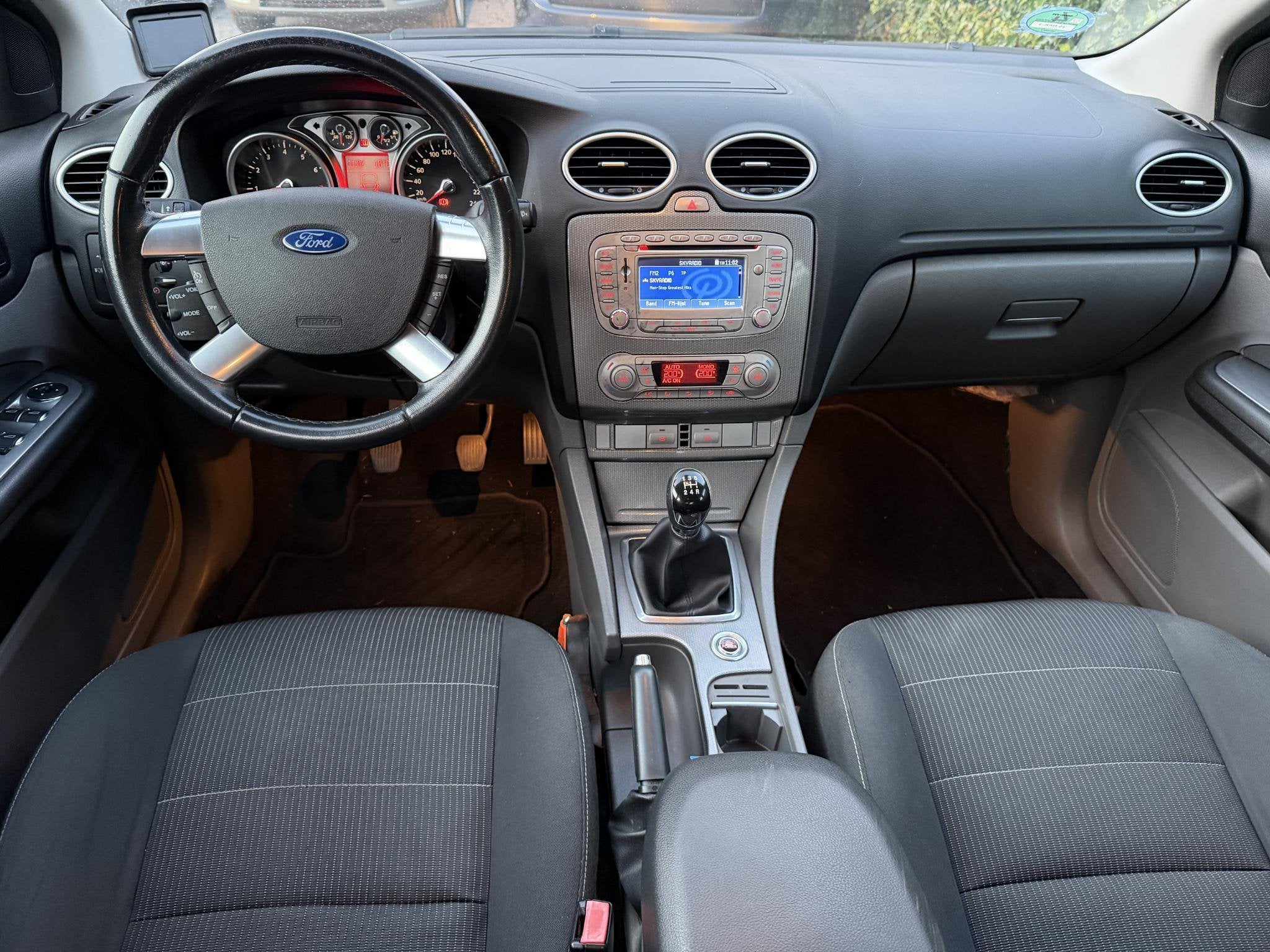Foto 9 van Ford Focus 1.8 Titanium | Autom. Airco | Cruise Control | El