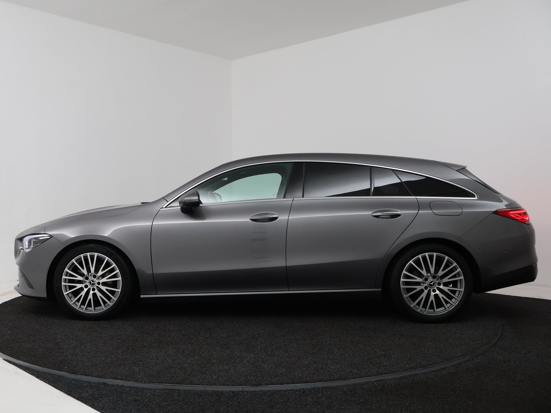 Mercedes-Benz CLA-Klasse Shooting Brake 180 Luxury Line | El, 136 pk, Gebruikt, 4 cilinders, Leder en Stof