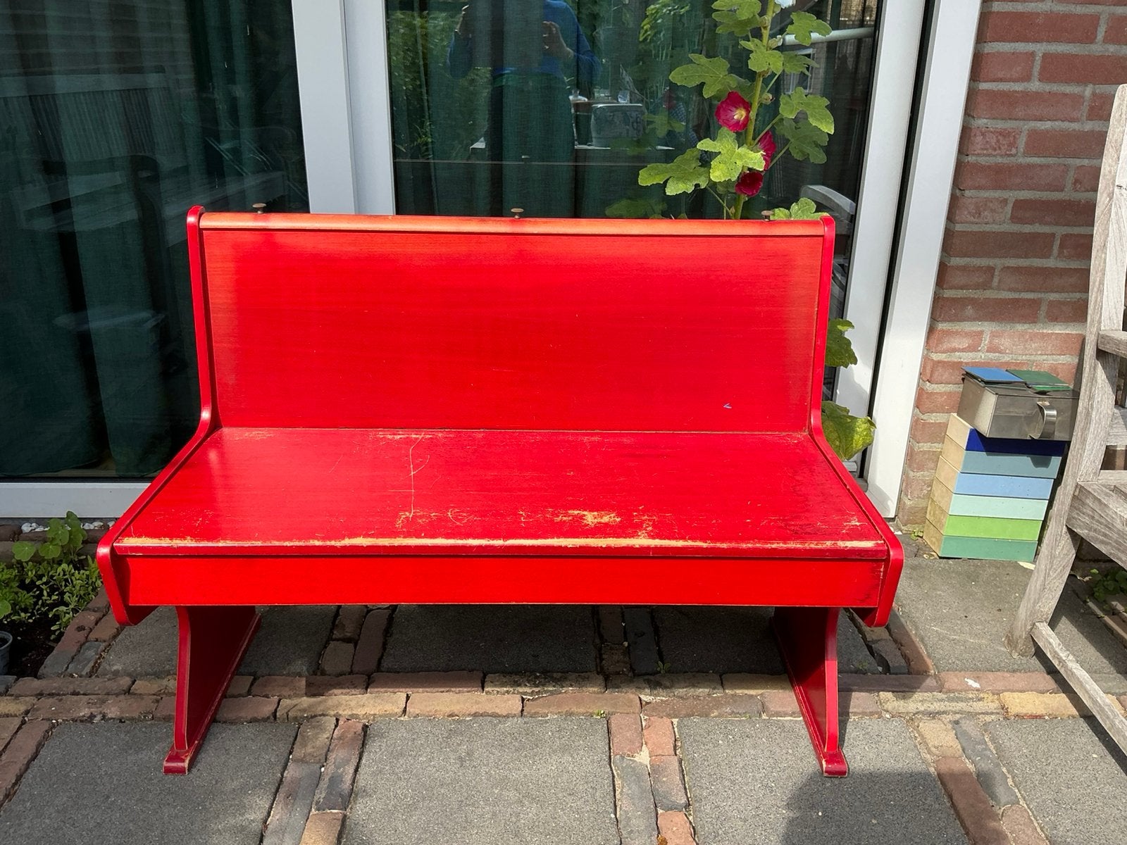 Rood kinderbankje met opberg ruimte., Ophalen, Gebruikt, Tafel(s)