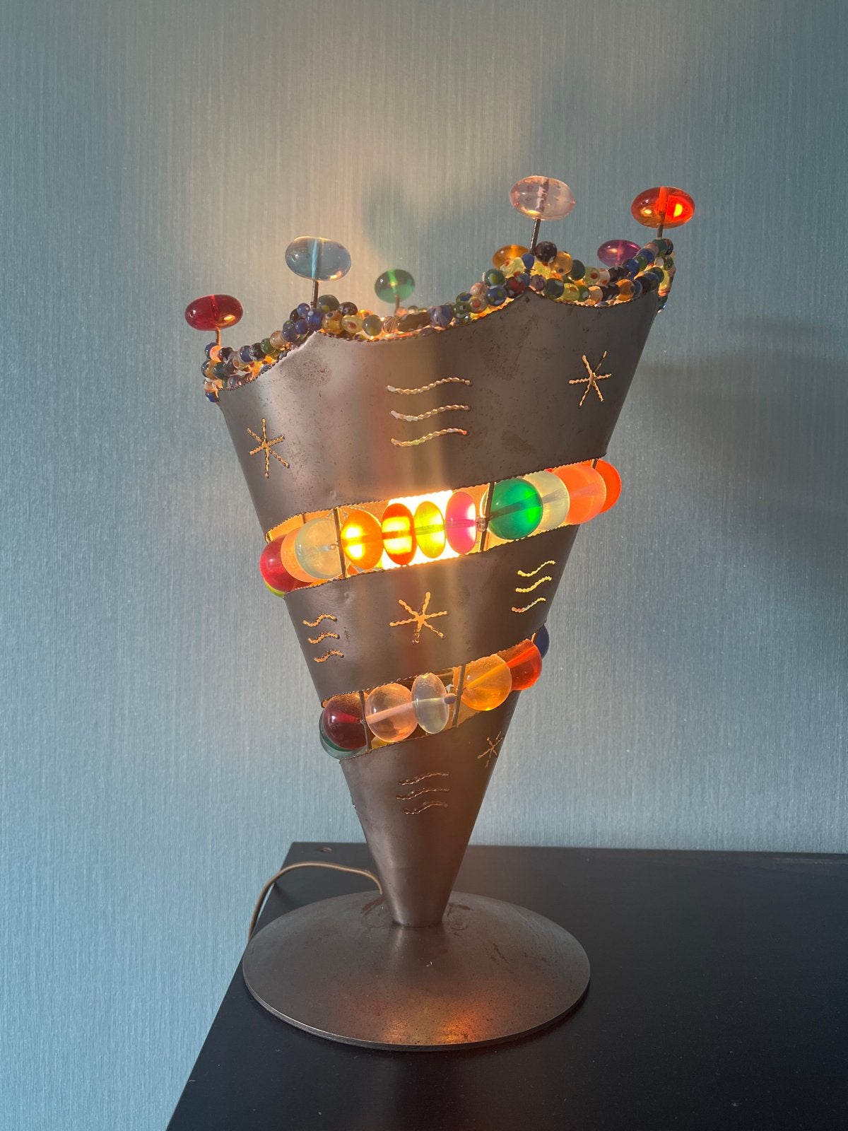 Unieke tafellamp met kleurrijke kralen 42 cm hoog, Ophalen of Verzenden