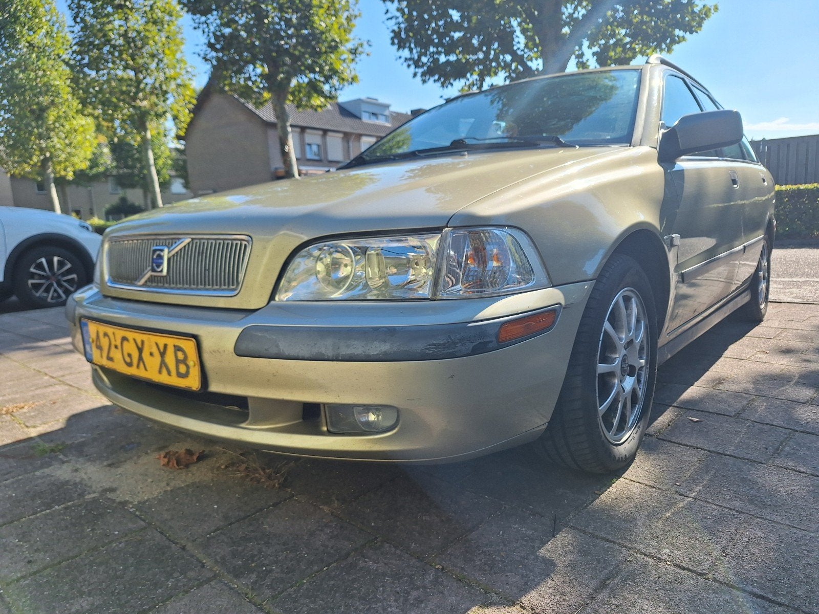 Volvo V40 2.0 I 16V AUT 2001 Beige, 136 pk, 4 cilinders, Beige, Stationwagon