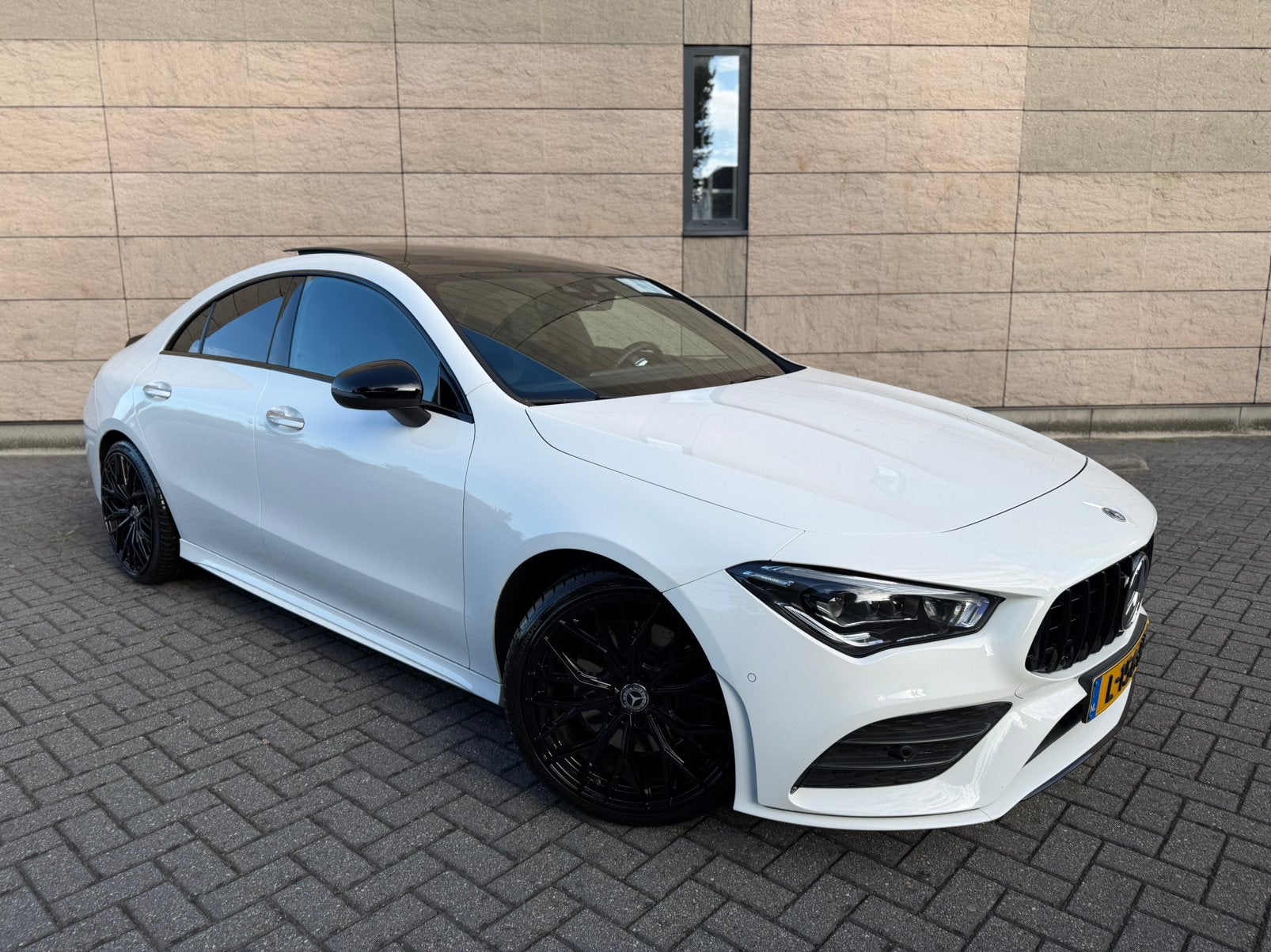 Mercedes Benz CLA 200 AMG | NAP | Pano | Memory | NL Auto |, Auto's, CLA, Zwart, 4 cilinders, 715 kg