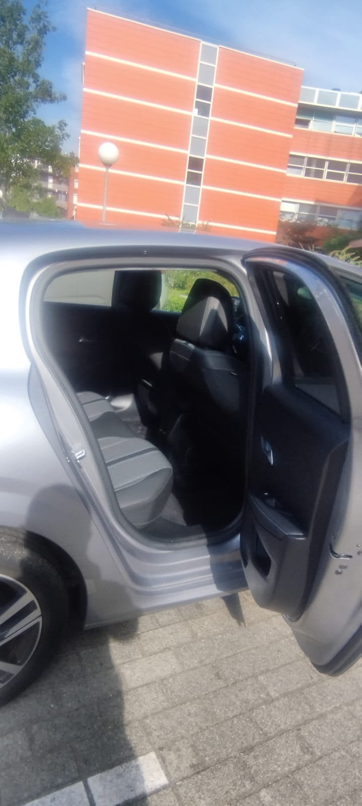 Foto 7 van Peugeot 208 1.2 Puretech 100pk 2023 Grijs