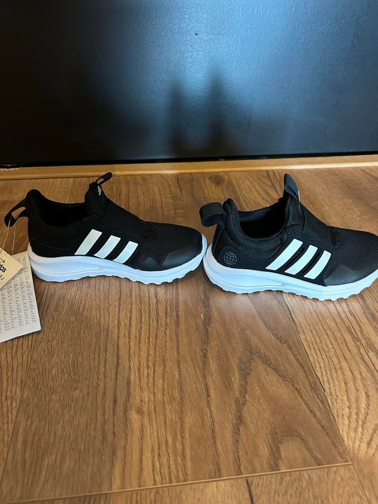 Adidas Kids Shoes - NEW with tags, Ophalen of Verzenden, Nieuw, Jongen of Meisje