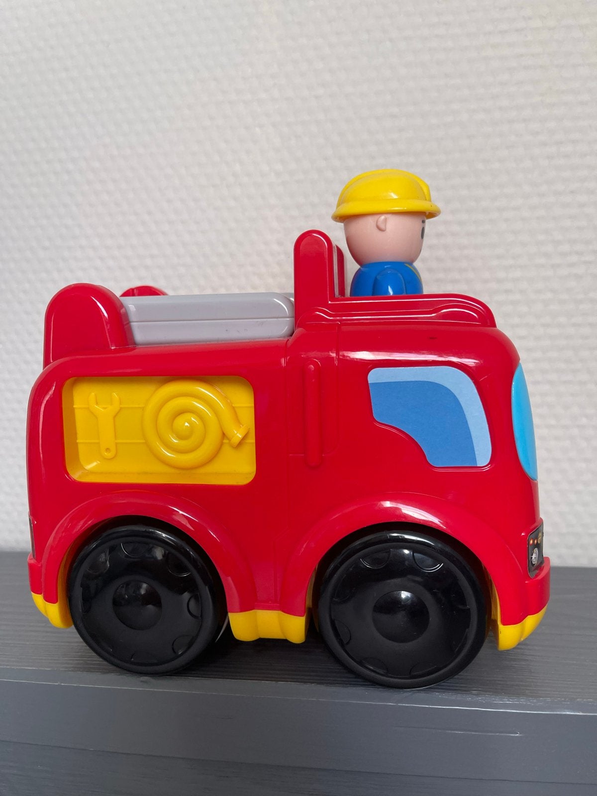 Speelgoed brandweerauto met brandweerman, Ophalen, Zo goed als nieuw