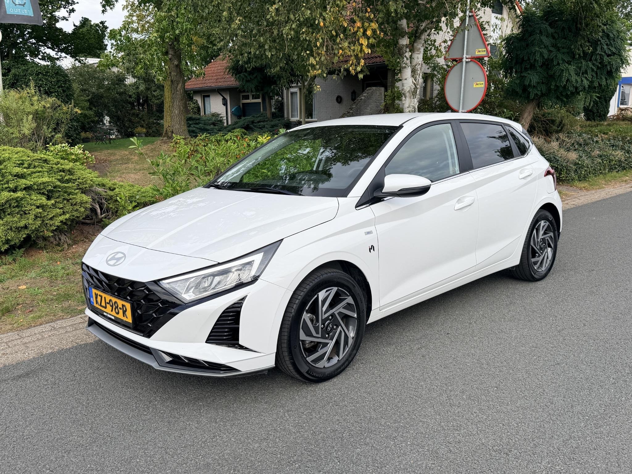 Hyundai i20 1.0 T-GDI 48V Hybrid 100PK Automaat•Navi•Cam, Gebruikt, Euro 6, Bedrijf, 19 km/l