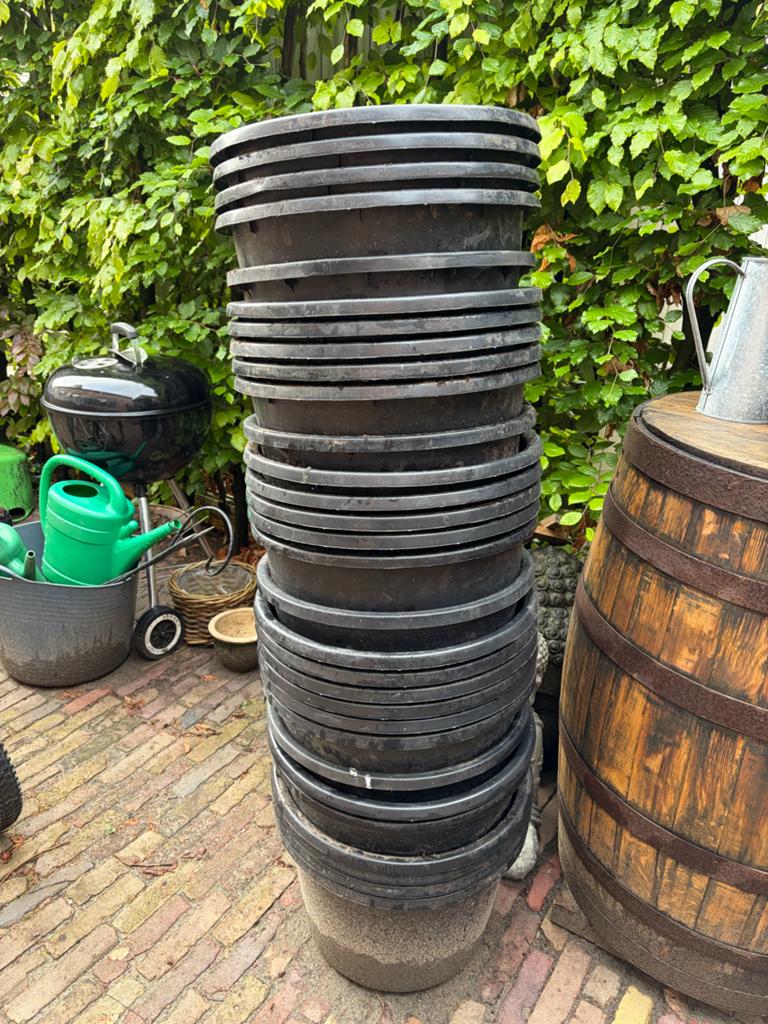 22 gebruikte kweekpotten (20 groot, 2 klein), Tuin en Terras, Ophalen, Gebruikt, Kunststof, Tuin