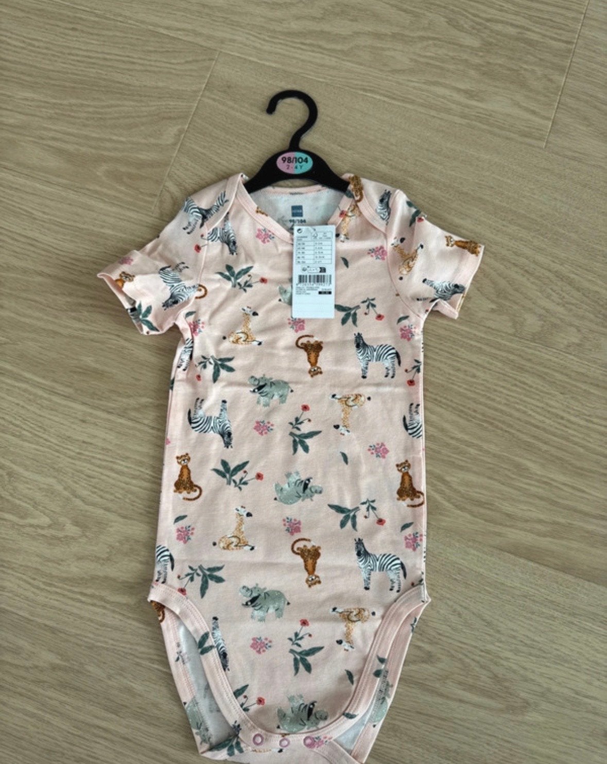 Nieuwe HEMA romper met dierenprint, maat 98/104, Ophalen of Verzenden, Nieuw