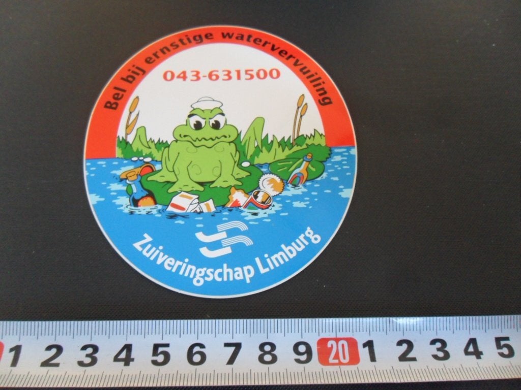 sticker Zuiveringschap Limburg  Kikker strip  043-631500, Ophalen of Verzenden, Zo goed als nieuw