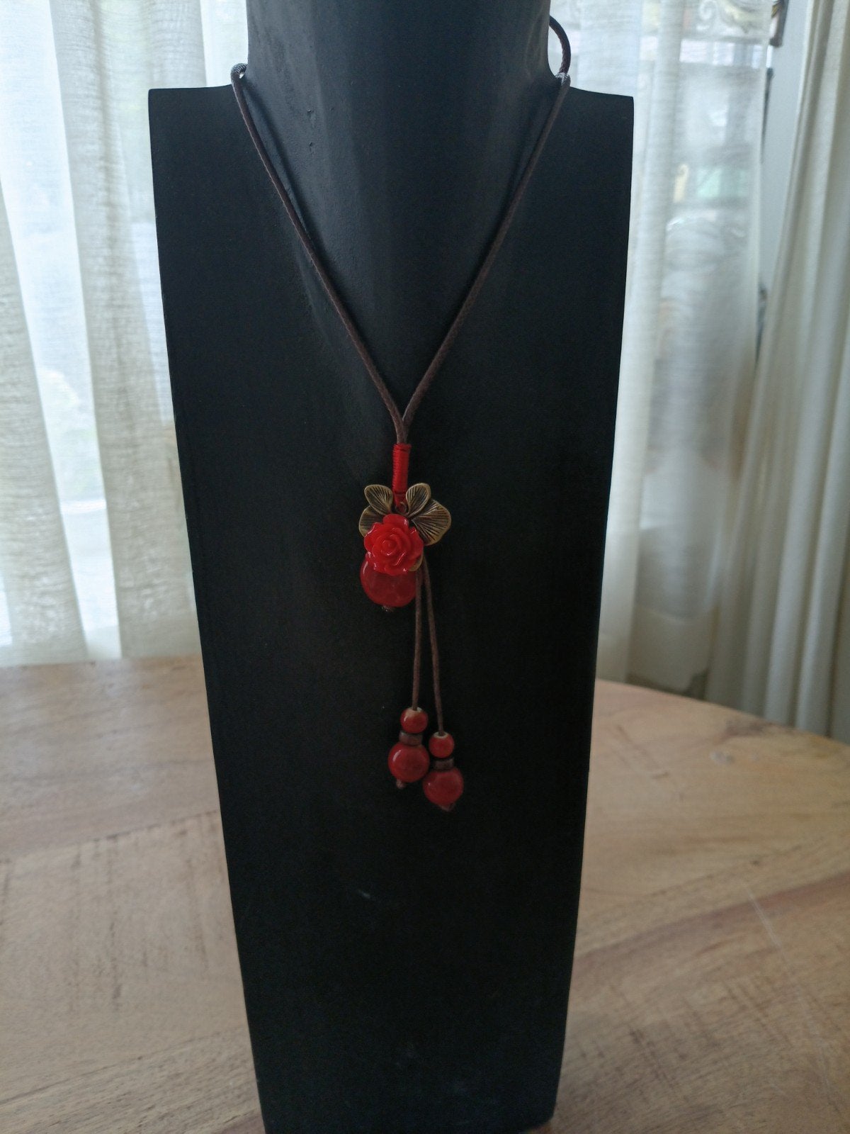 Boho Hanger met Bruin Leren Koord en Rode Roos, Met hanger, Overige materialen, Bruin, Nieuw