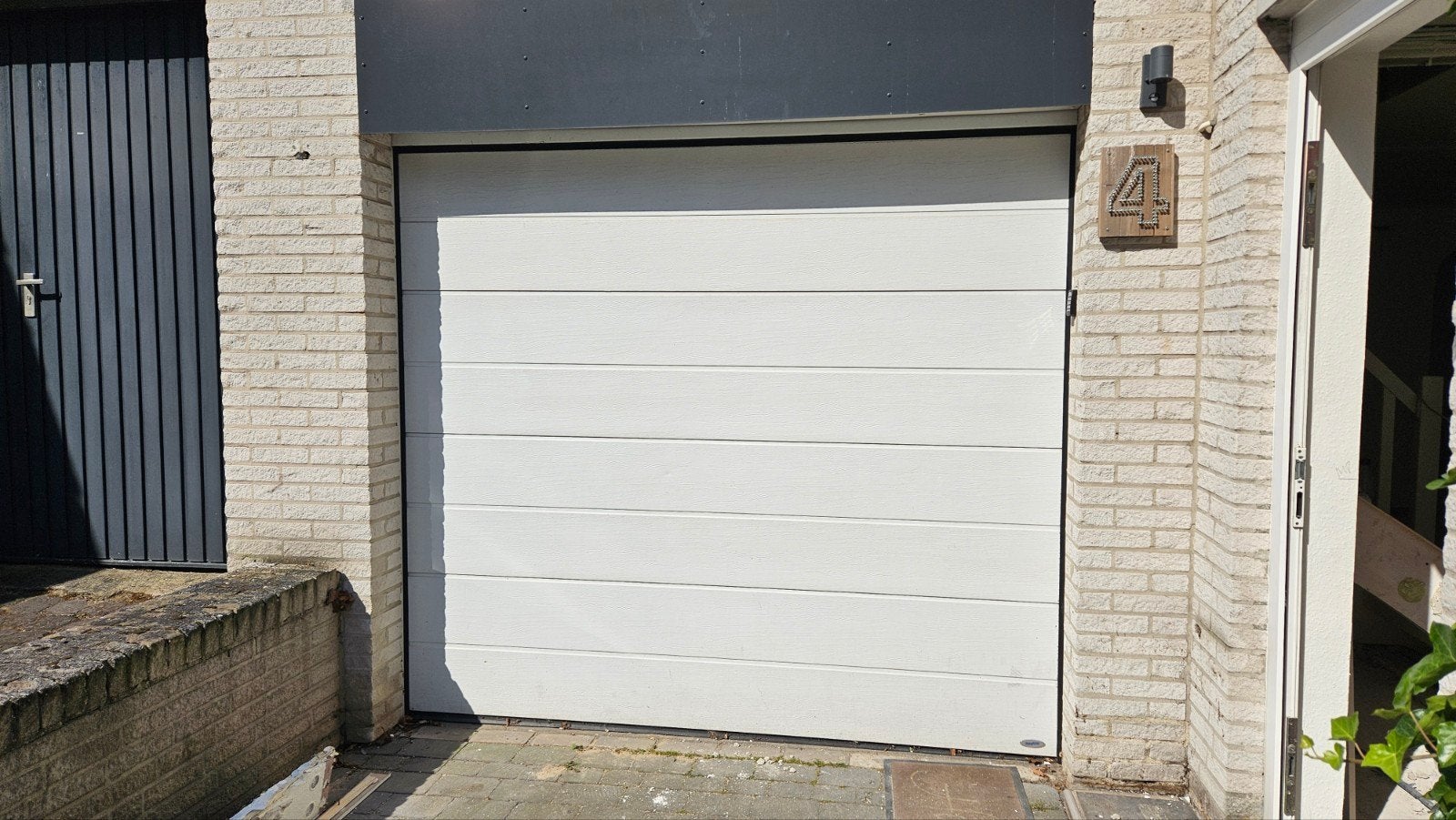 Novoferm sectionaal garagedeur wit met elektrische bediening, Ophalen, Kunststof, Gebruikt, Garagedeur