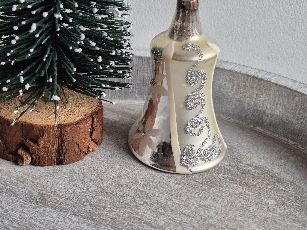 Vintage kerstbal klokje zilver met bloemen 442, *, Gebruikt, *, Ophalen of Verzenden