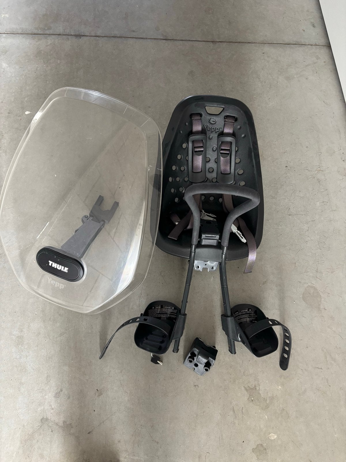 Thule Yepp Mini fietszitje met windscherm, Fietsen en Brommers, Fietsaccessoires | Fietsstoeltjes, Gebruikt, Voorzitje, 0 t/m 13 kg