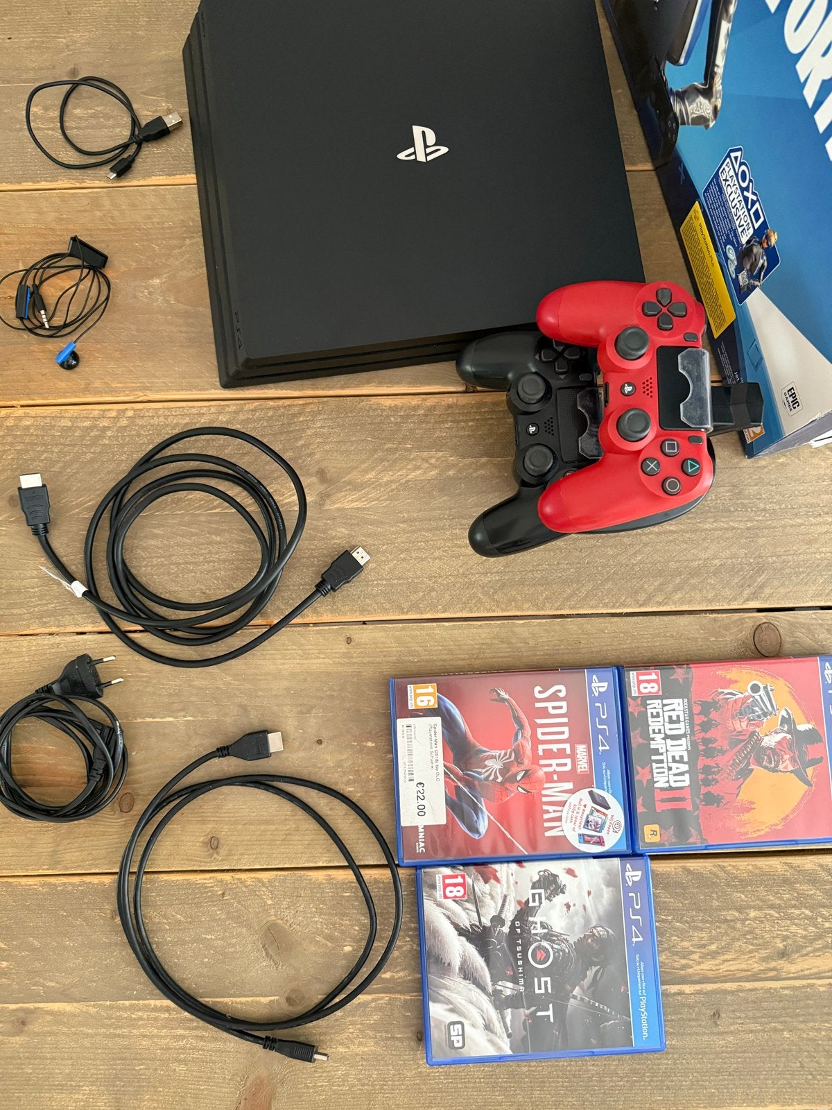 PlayStation 4 Pro 1TB met 2 controllers en 3 games, Spelcomputers en Games, Spelcomputers | Sony PlayStation 4, Zo goed als nieuw