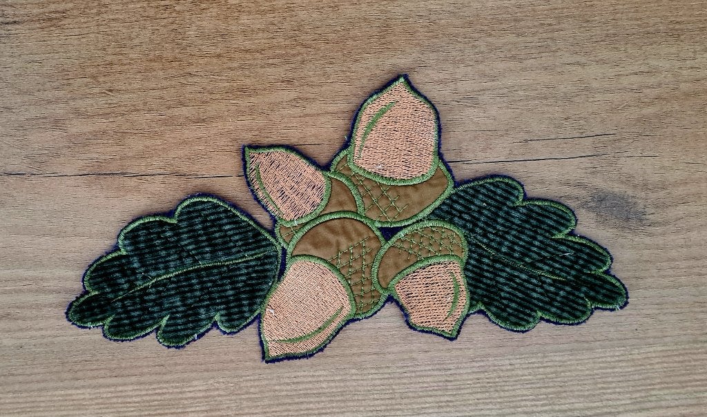 Grote applicatie met bladeren en eikeltjes, 25x13 cm, Ophalen of Verzenden, Zo goed als nieuw, Overige applicaties