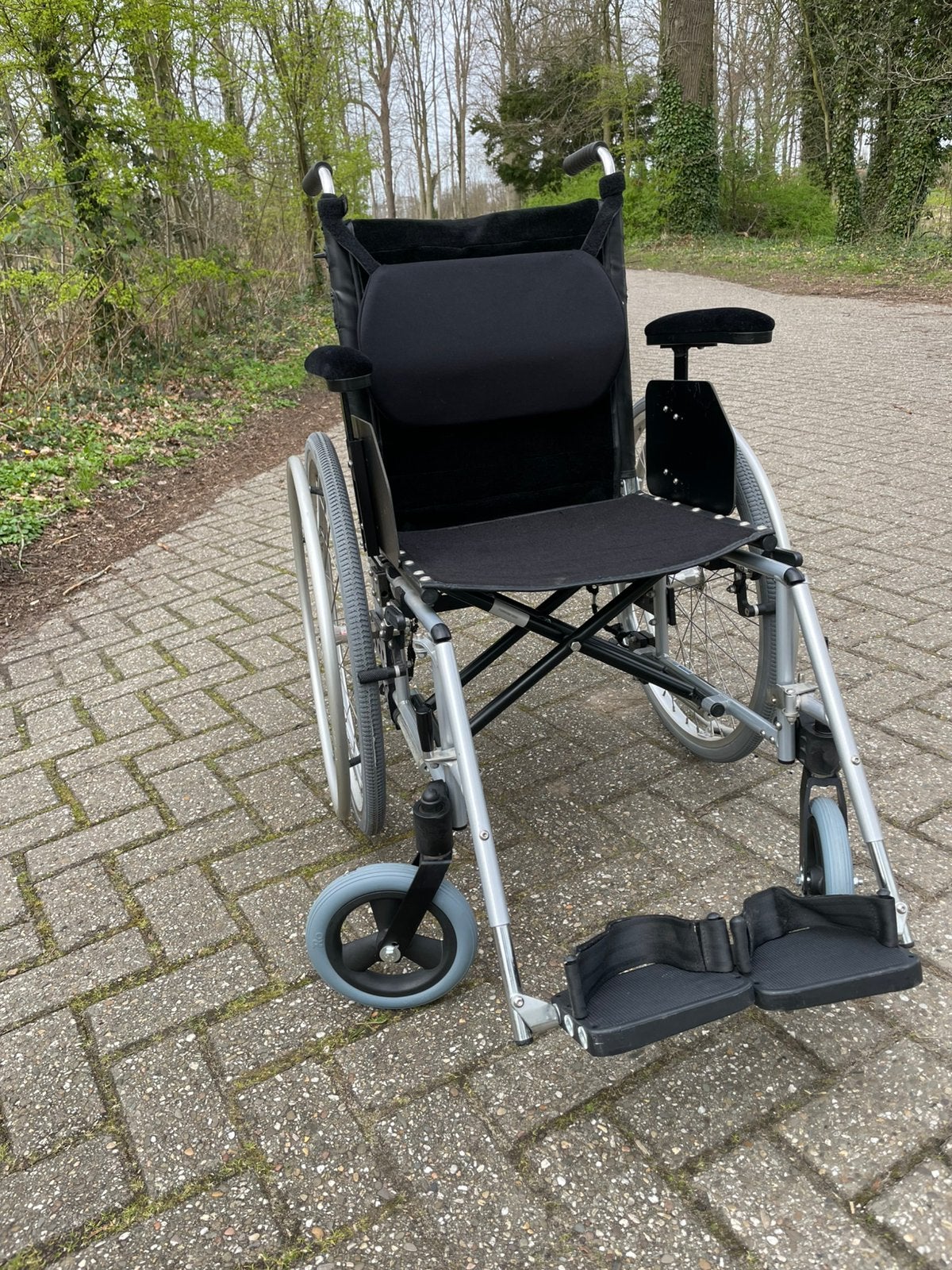 Rolstoel, handbewogen met nieuwe massieve banden, Ophalen, Inklapbaar, Zo goed als nieuw, Handbewogen rolstoel